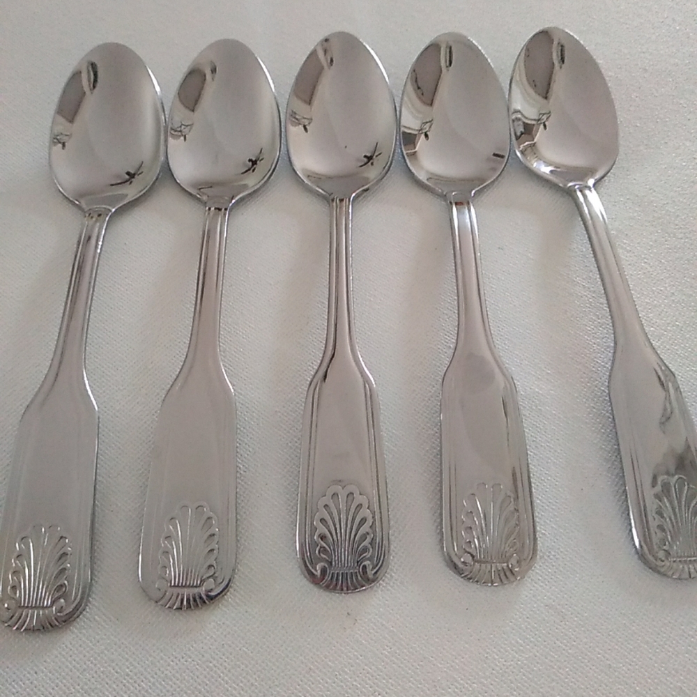 5 Teaspoons Shell Pattern Glossy Flatware